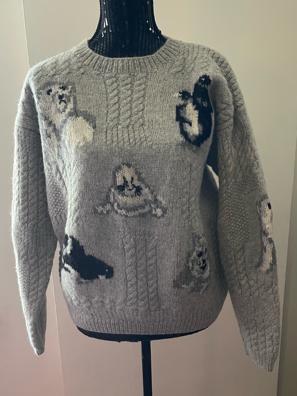 The Eagles Eye Gray Wool Cable Knit Seal Polar Bear Motif Sweater Size Medium - Picture 1 of 11